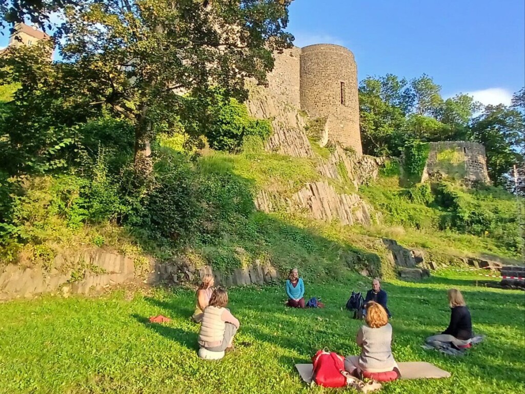 Eine Gruppe an der Burg Stolpen