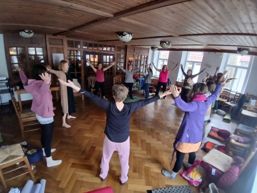 Gruppen Übung im Kleinen Saal